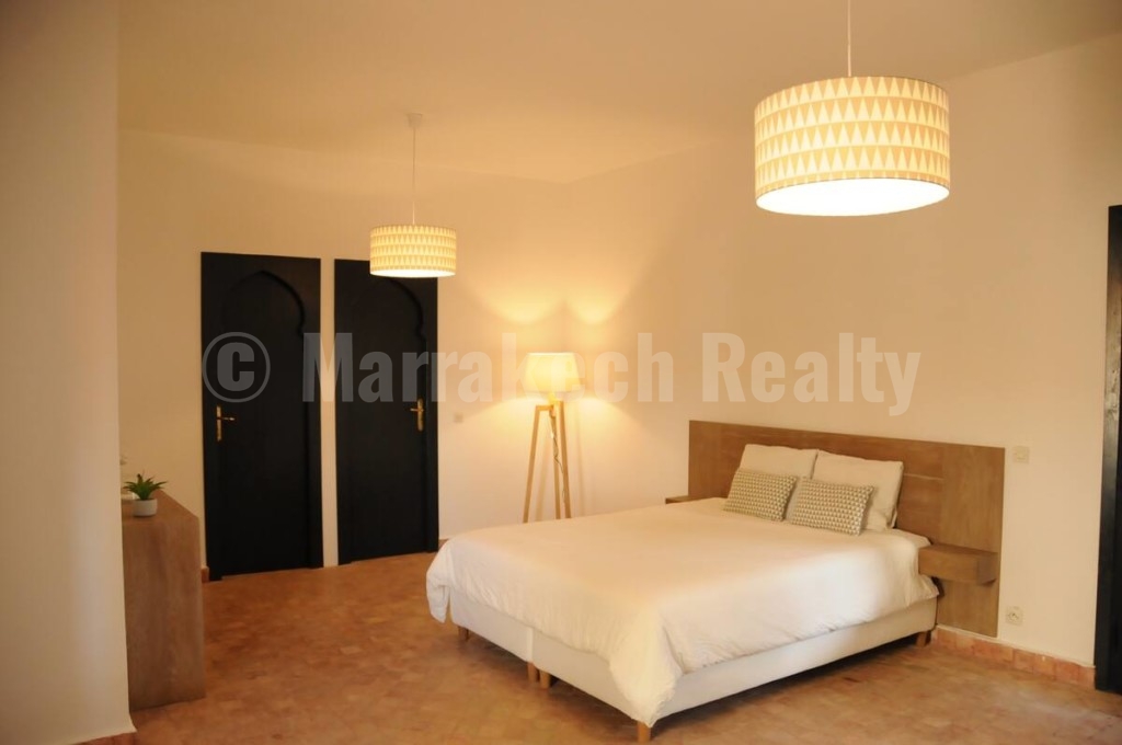 Exceptionnelle villa moderniste de 5 chambres les pieds dans l’eau