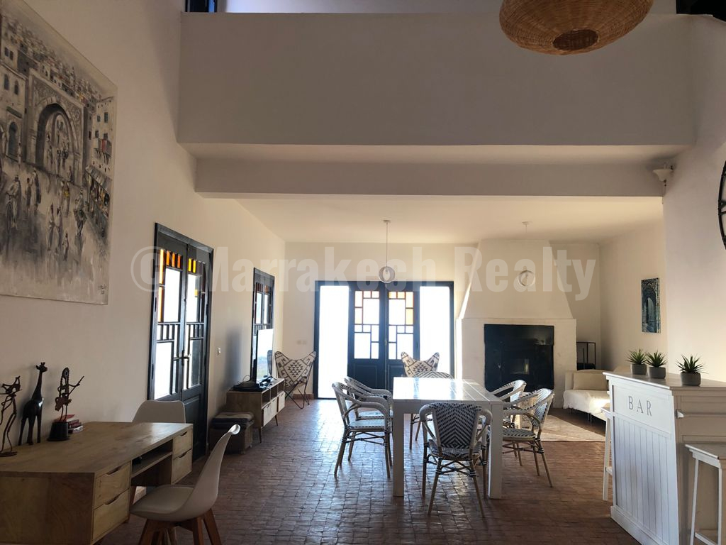 Exceptionnelle villa moderniste de 5 chambres les pieds dans l’eau