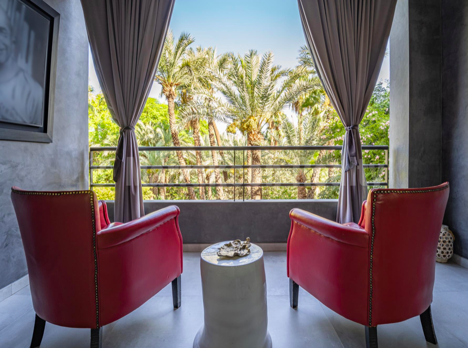 Unique contemporary 2 bedroom apartment with awesome views