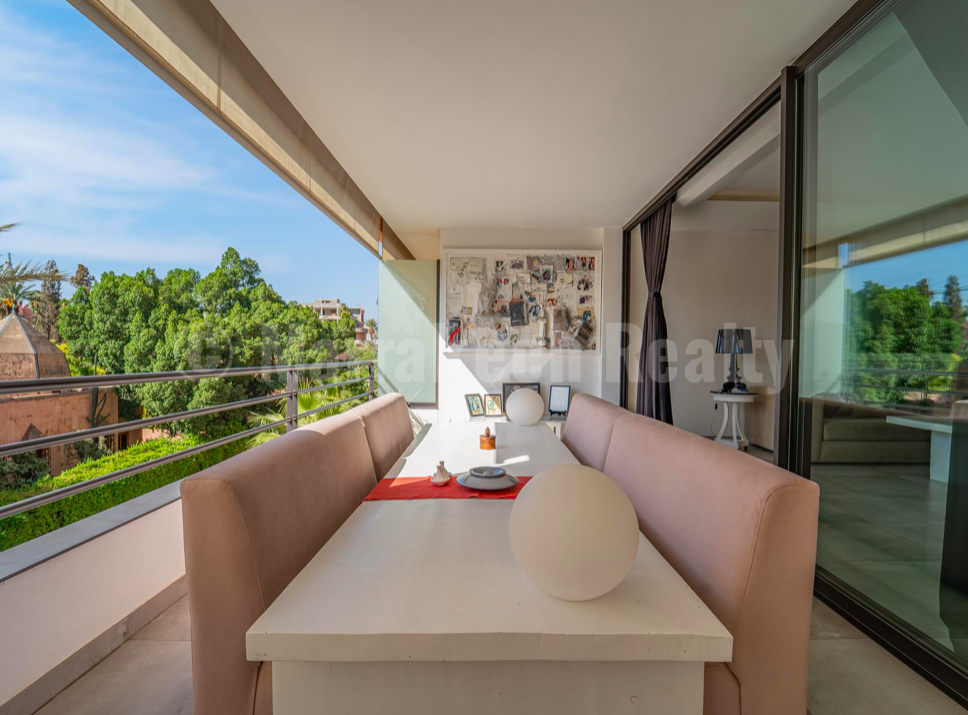 Unique contemporary 2 bedroom apartment with awesome views