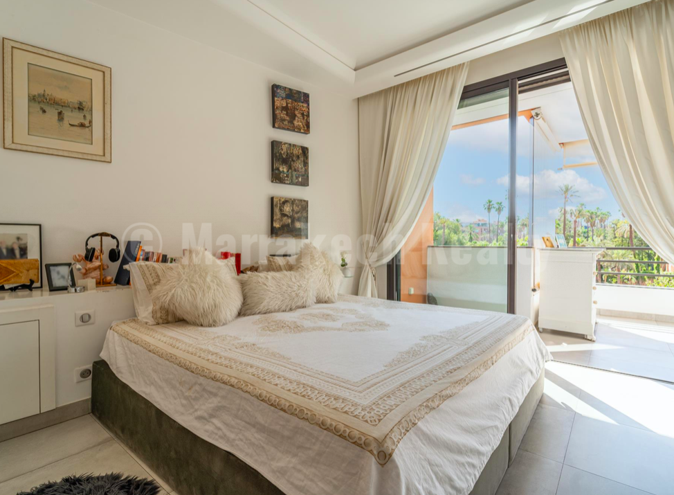 Unique contemporary 2 bedroom apartment with awesome views