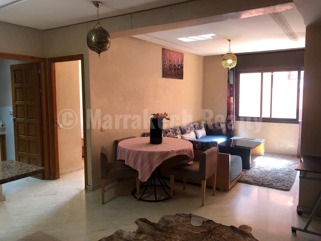 Bel appartement avec piscine à vendre dans le centre-ville