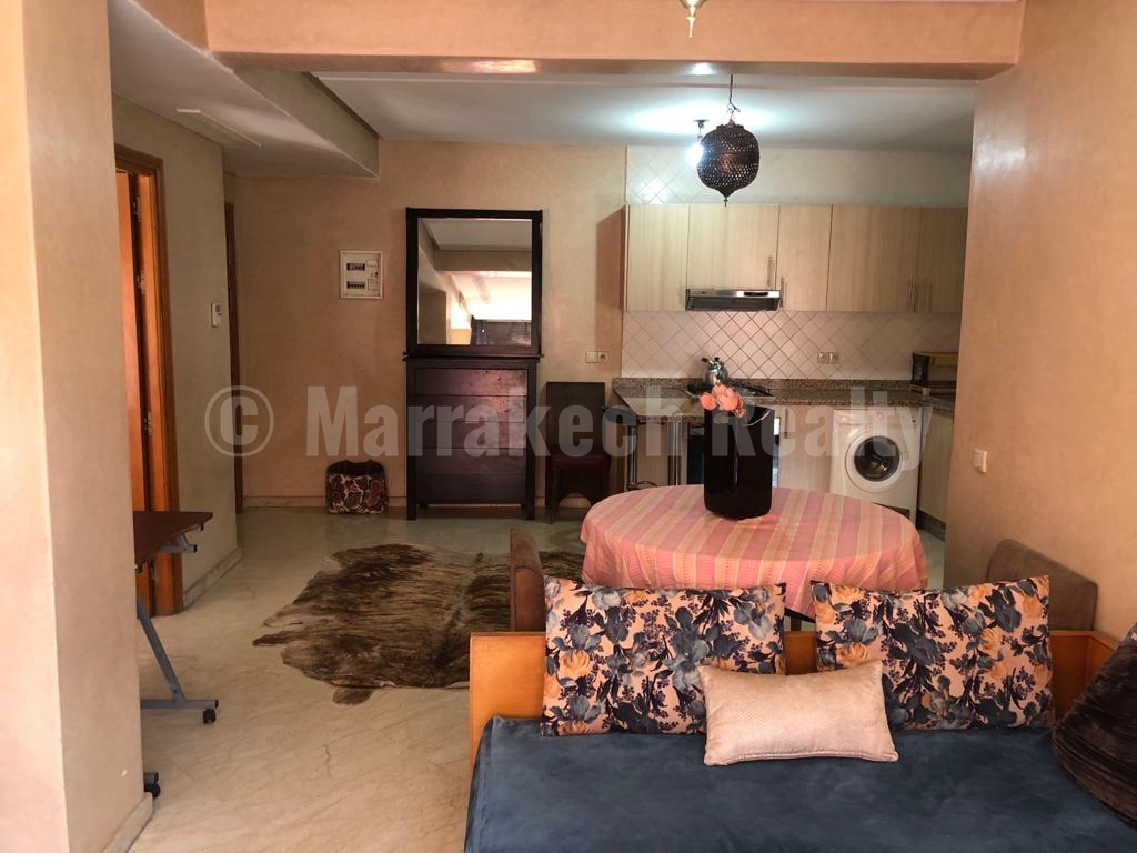 Bel appartement avec piscine à vendre dans le centre-ville