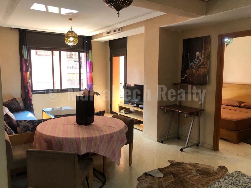 Bel appartement avec piscine à vendre dans le centre-ville