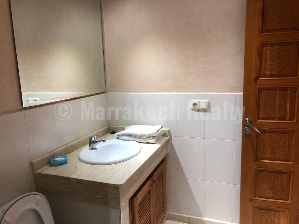 Bel appartement avec piscine à vendre dans le centre-ville