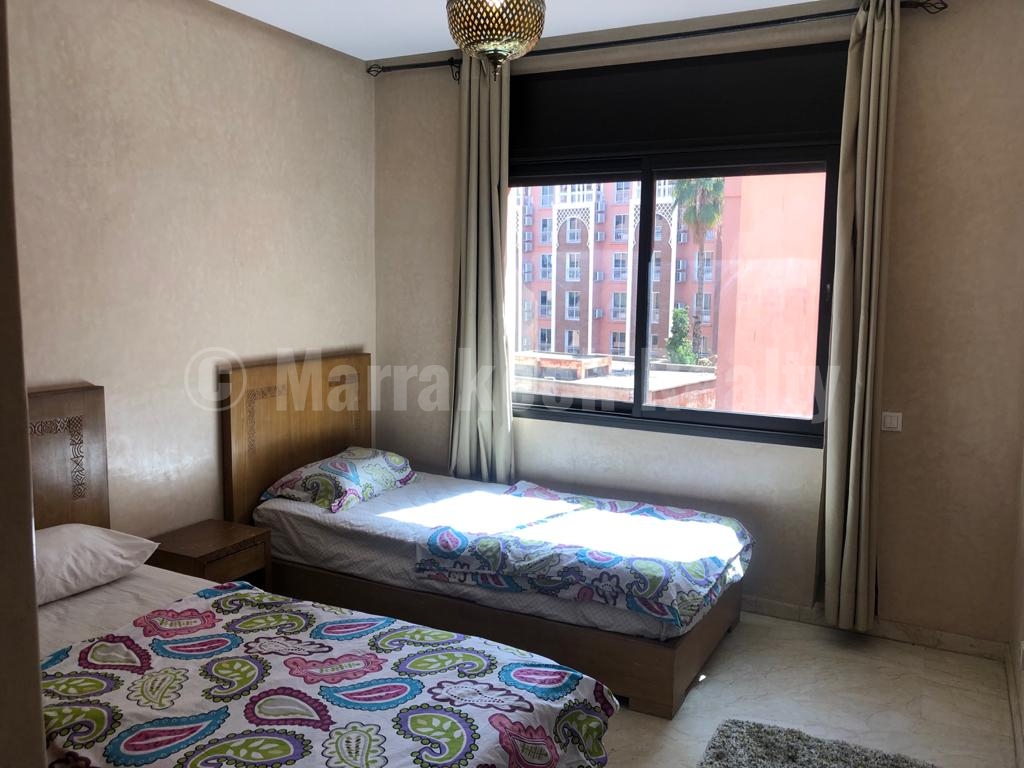Bel appartement avec piscine à vendre dans le centre-ville