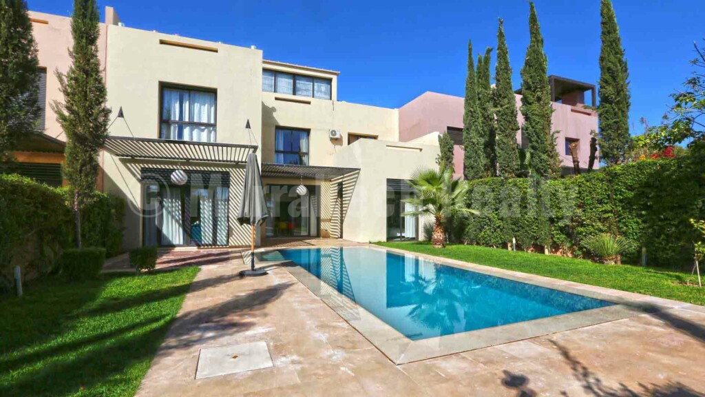 Belle villa de 3 chambres à vendre dans un domaine golfique