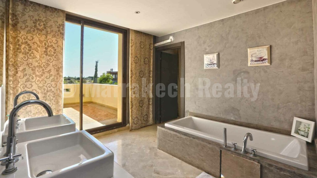 Belle villa de 3 chambres à vendre dans un domaine golfique