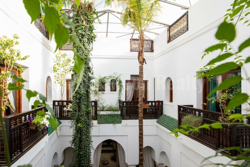 Superb 9 bedroom Boutique-Riad with direct car access