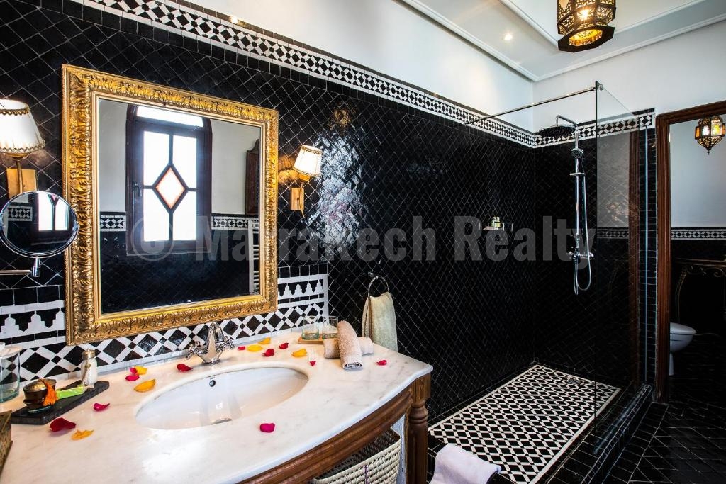 Superb 9 bedroom Boutique-Riad with direct car access