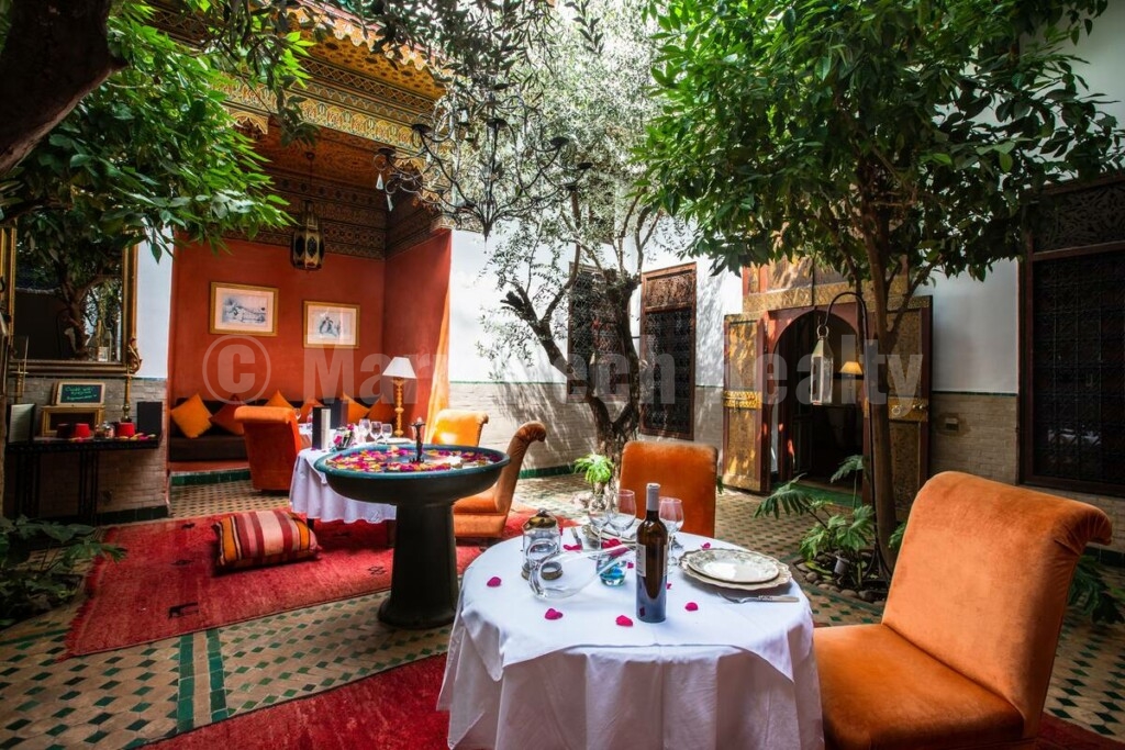 Superb 9 bedroom Boutique-Riad with direct car access