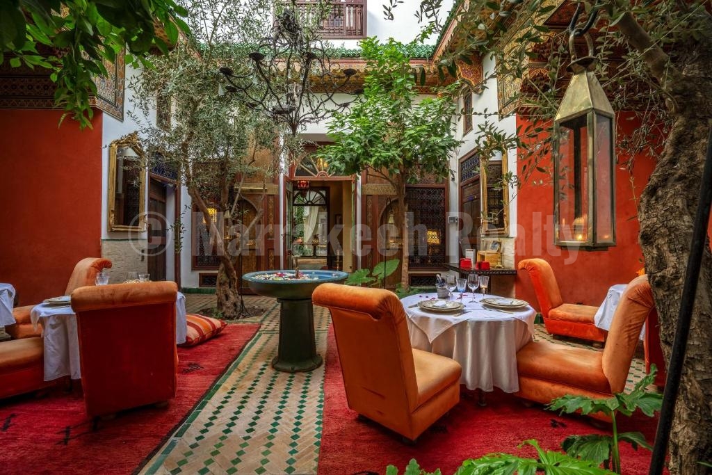 Superb 9 bedroom Boutique-Riad with direct car access