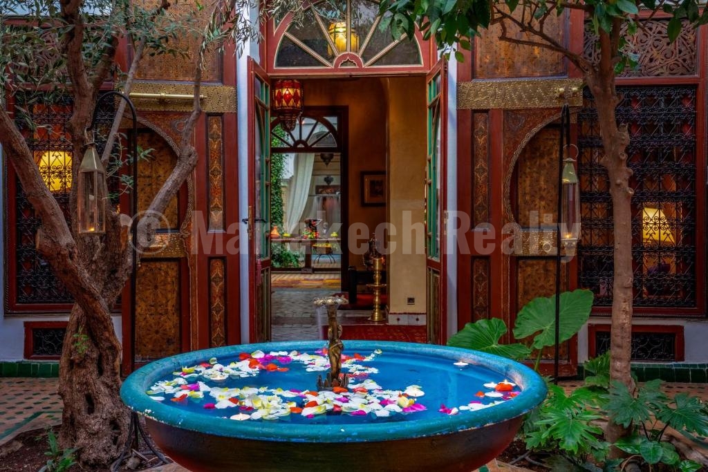 Superb 9 bedroom Boutique-Riad with direct car access