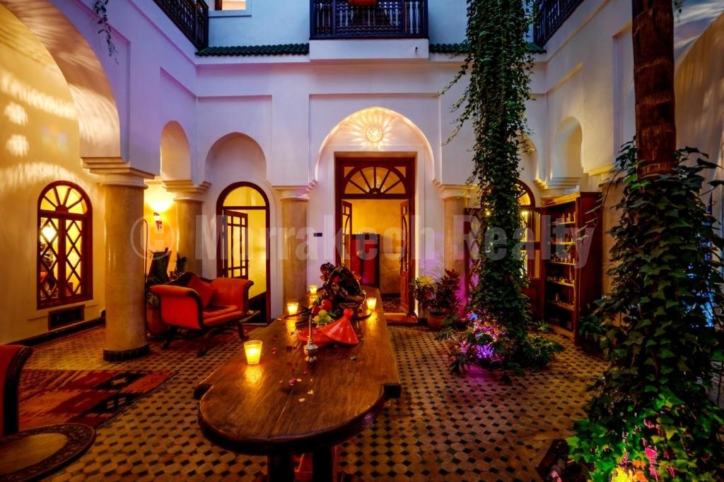 Superb 9 bedroom Boutique-Riad with direct car access