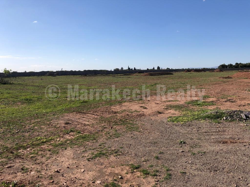 Large titled plot close to the Marrakech major golf courses