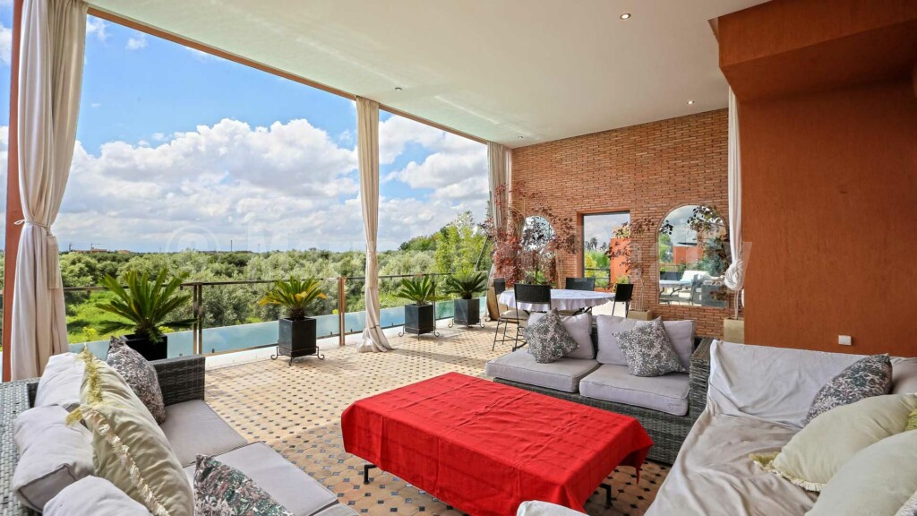 Belle villa de 5 chambres avec superbe vue dans un domaine golfique
