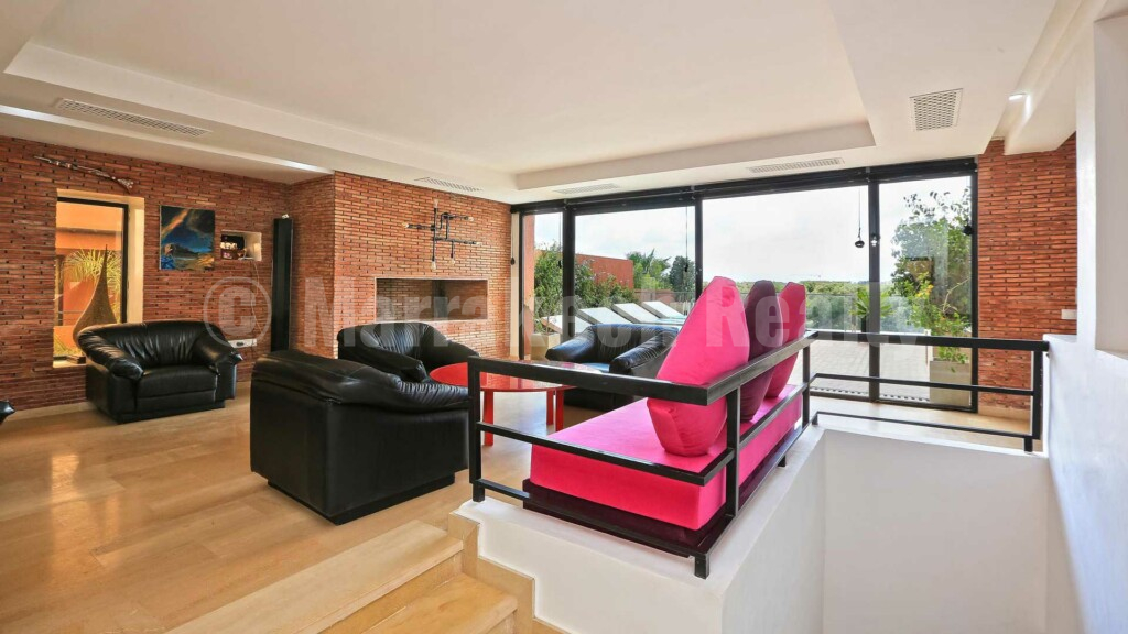 Sizeable 5 bedroom villa with awesome views for rent in a golf resort