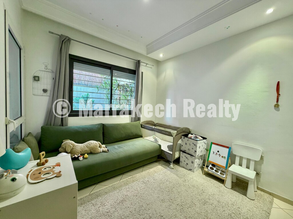 Beautiful 3 bedroom apartment with large terrace