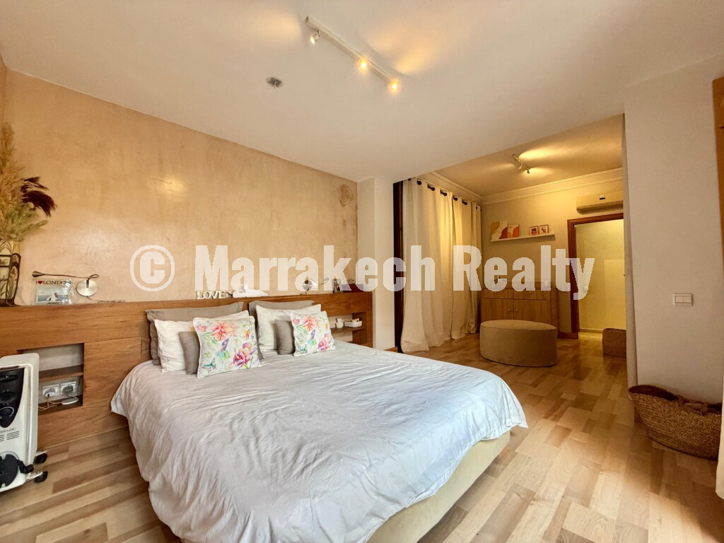 Beautiful 3 bedroom apartment with large terrace