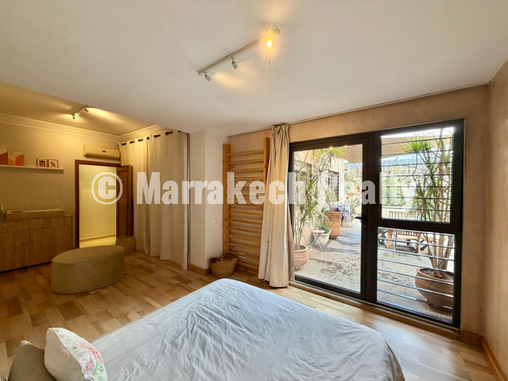 Beautiful 3 bedroom apartment with large terrace