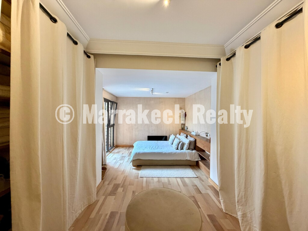 Beautiful 3 bedroom apartment with large terrace