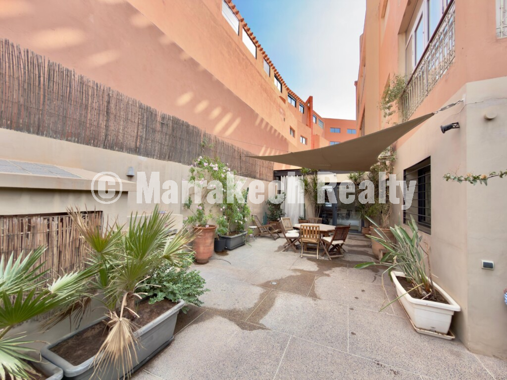 Beautiful 3 bedroom apartment with large terrace