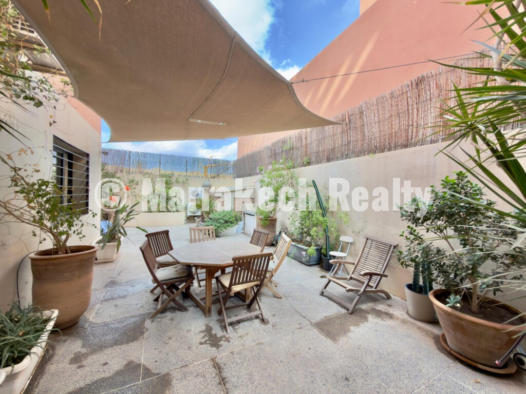 Beautiful 3 bedroom apartment with large terrace