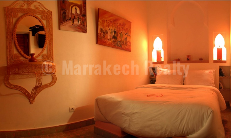 Sweet 6 bedroom Guest-House Riad with prime location