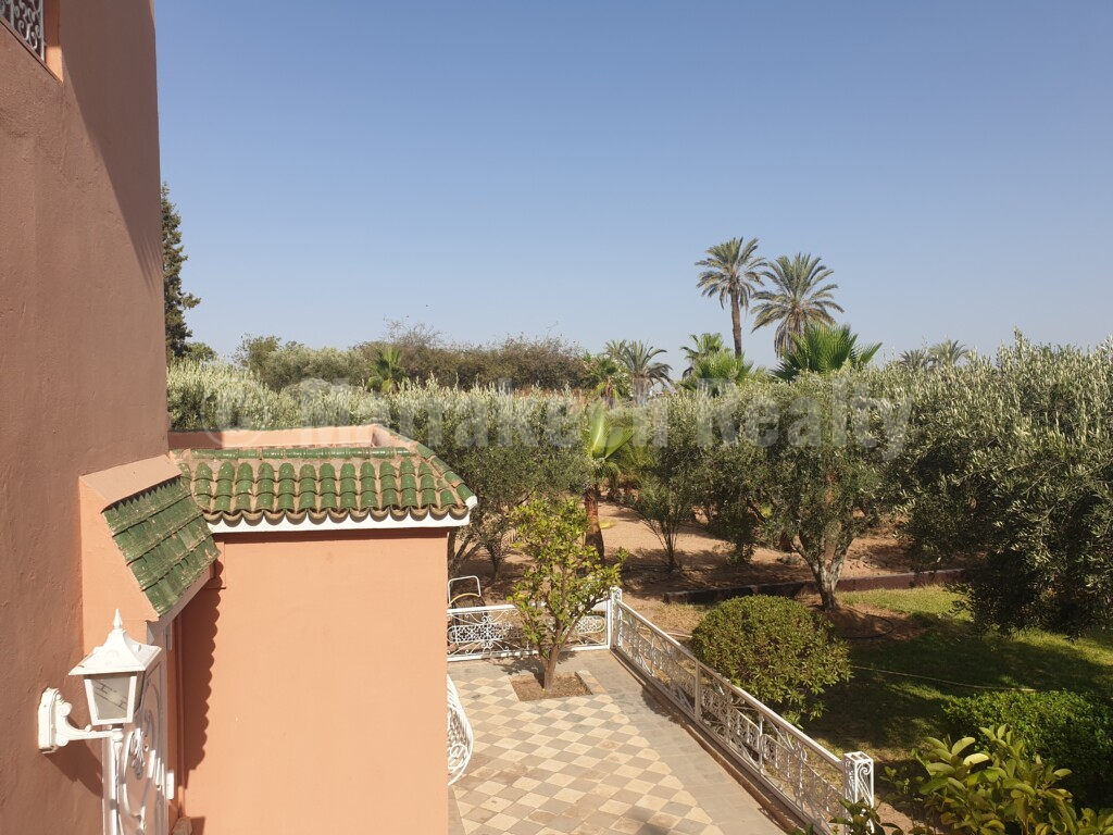 Traditional property on 1 hectare for sale close to Marrakech