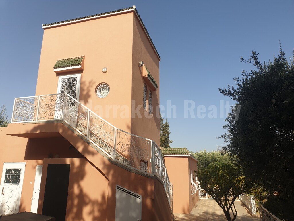Traditional property on 1 hectare for sale close to Marrakech