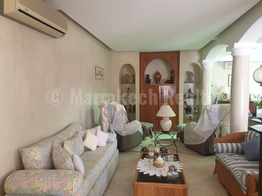 Traditional property on 1 hectare for sale close to Marrakech