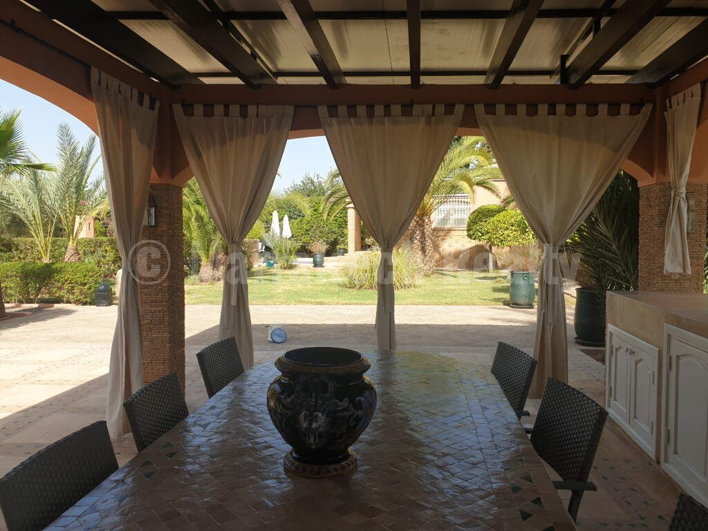 Traditional property on 1 hectare for sale close to Marrakech