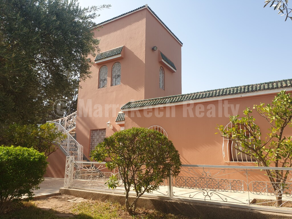 Traditional property on 1 hectare for sale close to Marrakech