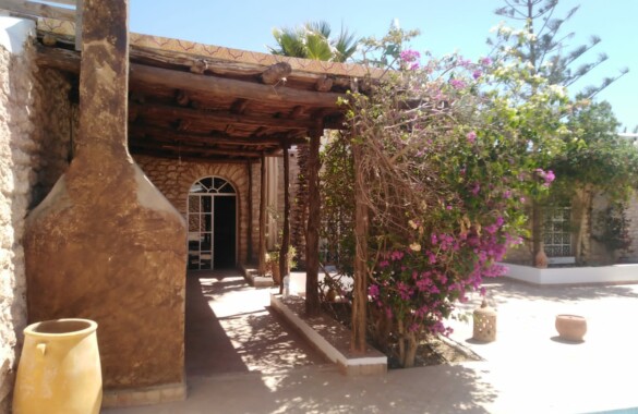 Sweet country house for sale 7 km from the sea