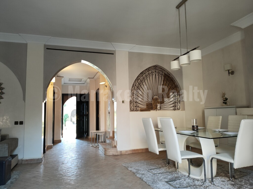 Villa Riad pool of 4 bedrooms nested in a very pretty domain close to the schools of Marrakech