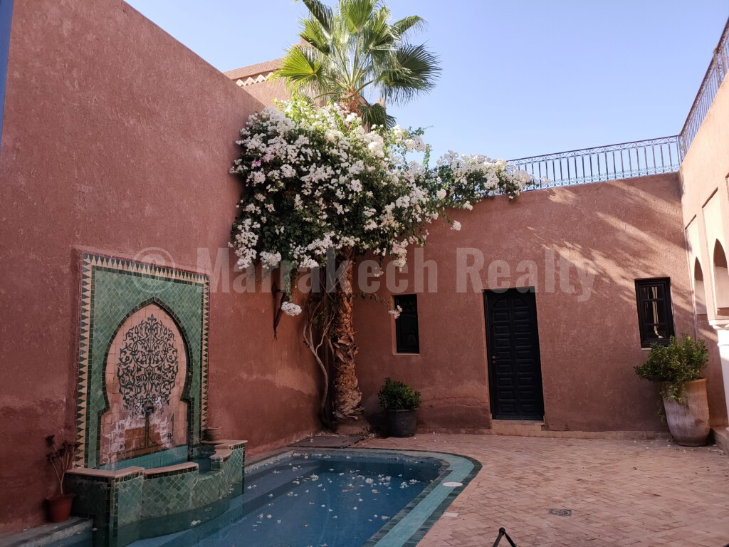 Villa Riad pool of 4 bedrooms nested in a very pretty domain close to the schools of Marrakech