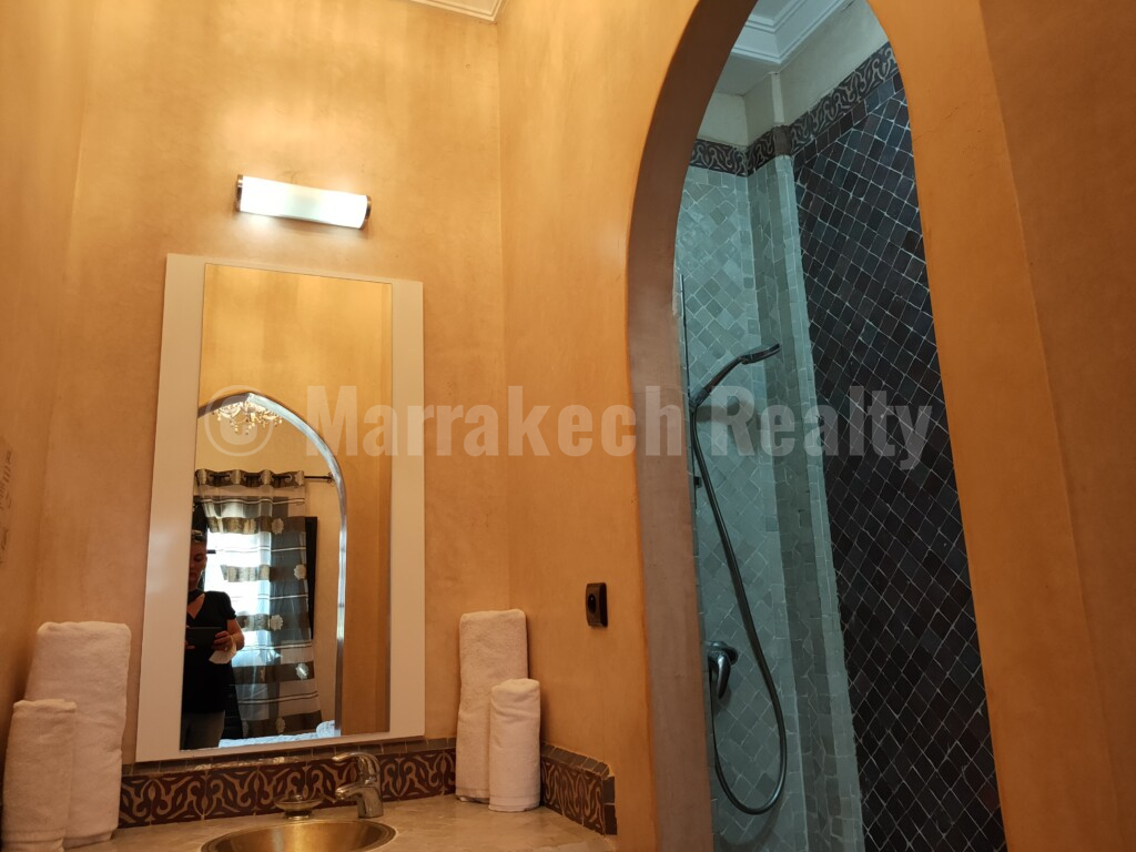 Villa Riad pool of 4 bedrooms nested in a very pretty domain close to the schools of Marrakech