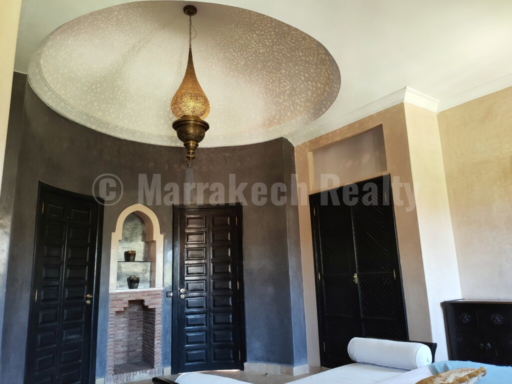 Villa Riad pool of 4 bedrooms nested in a very pretty domain close to the schools of Marrakech