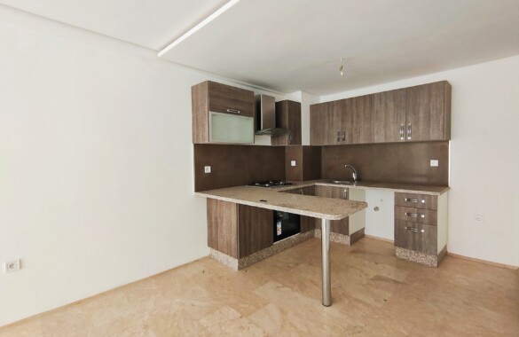 A new property 1 bedroom flat , in the city centre, rent empty, long term rental
