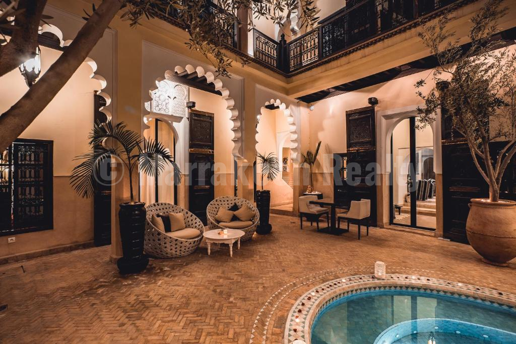 Elegant 12 bedroom Boutique-Riad with prime location