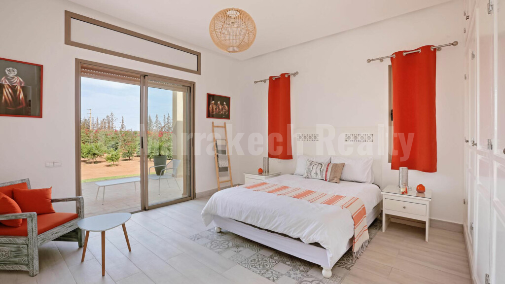 This superb modern 4 bedroom villa seeks new owner