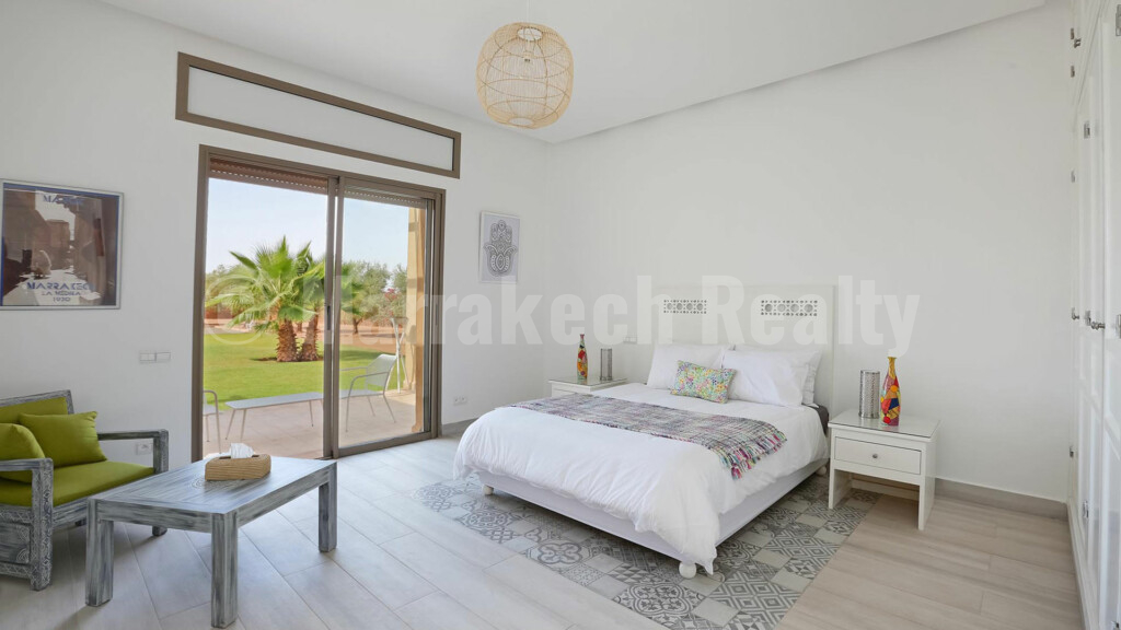 This superb modern 4 bedroom villa seeks new owner
