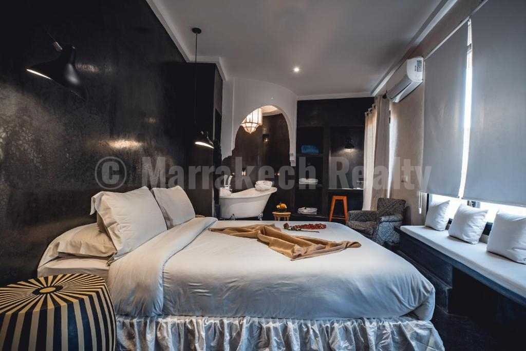 Elegant 12 bedroom Boutique-Riad with prime location