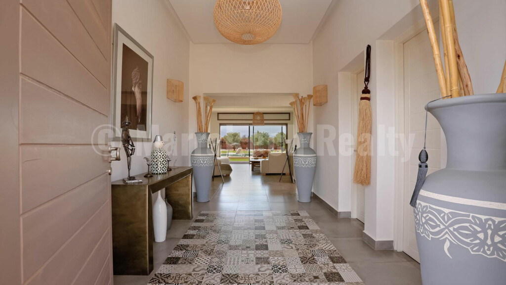 This superb modern 4 bedroom villa seeks new owner