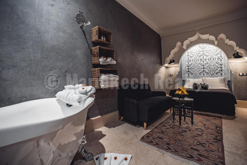 Elegant 12 bedroom Boutique-Riad with prime location
