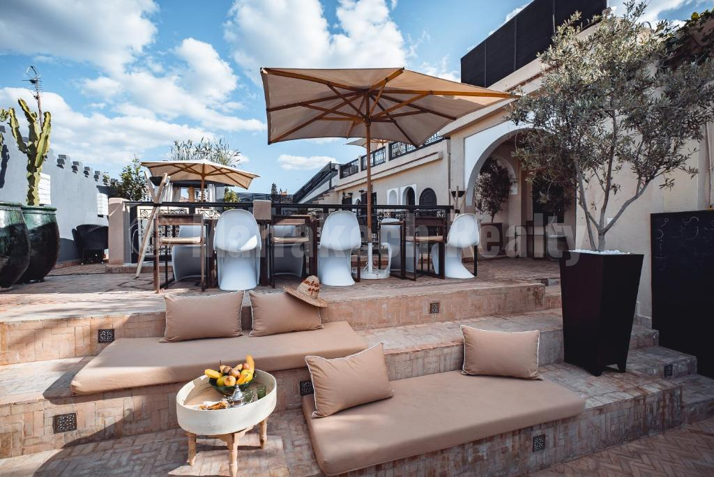 Elegant 12 bedroom Boutique-Riad with prime location