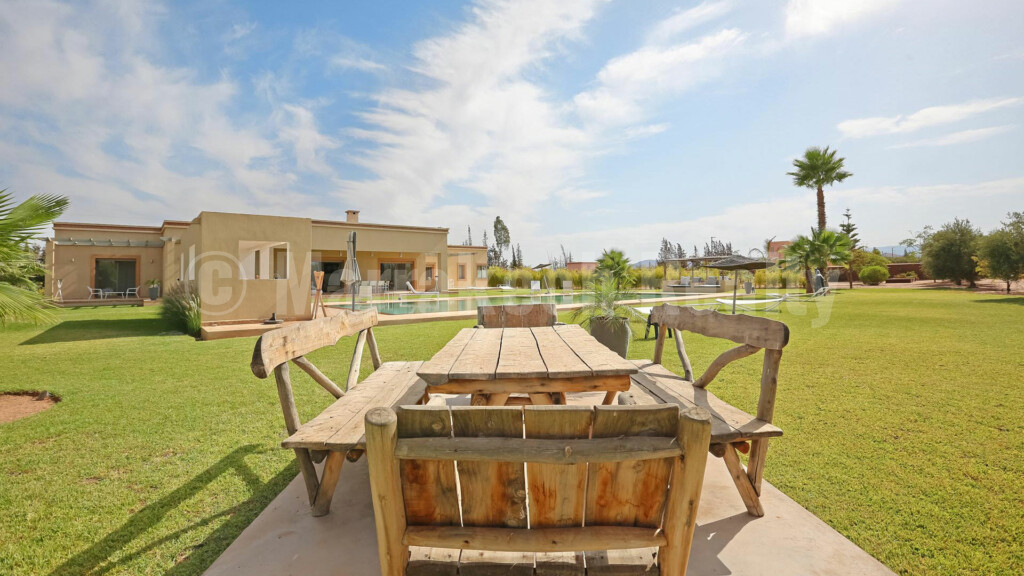 This superb modern 4 bedroom villa seeks new owner