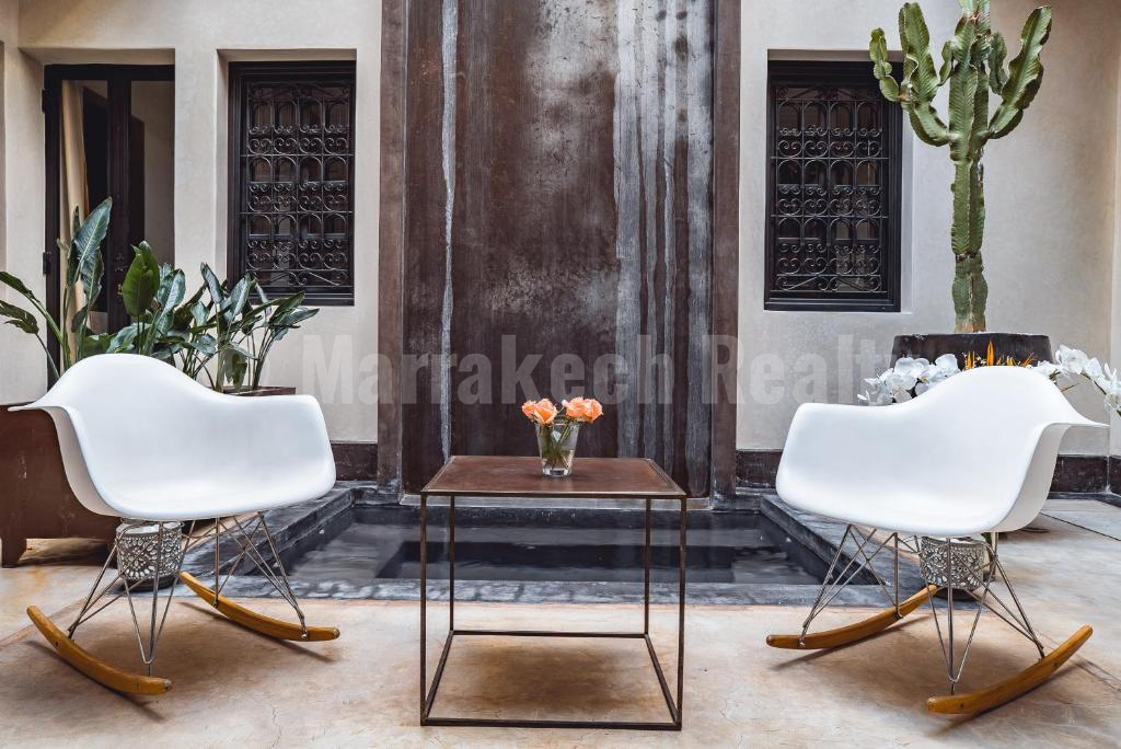 Elegant 12 bedroom Boutique-Riad with prime location