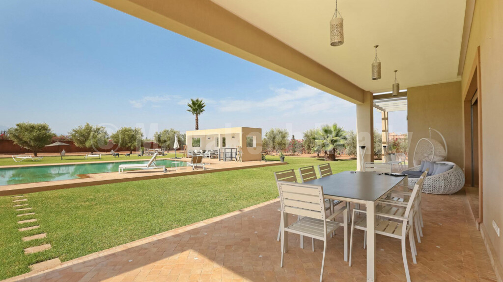 This superb modern 4 bedroom villa seeks new owner
