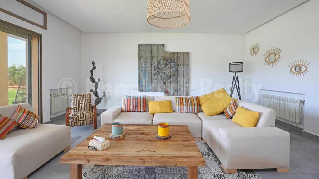 This superb modern 4 bedroom villa seeks new owner